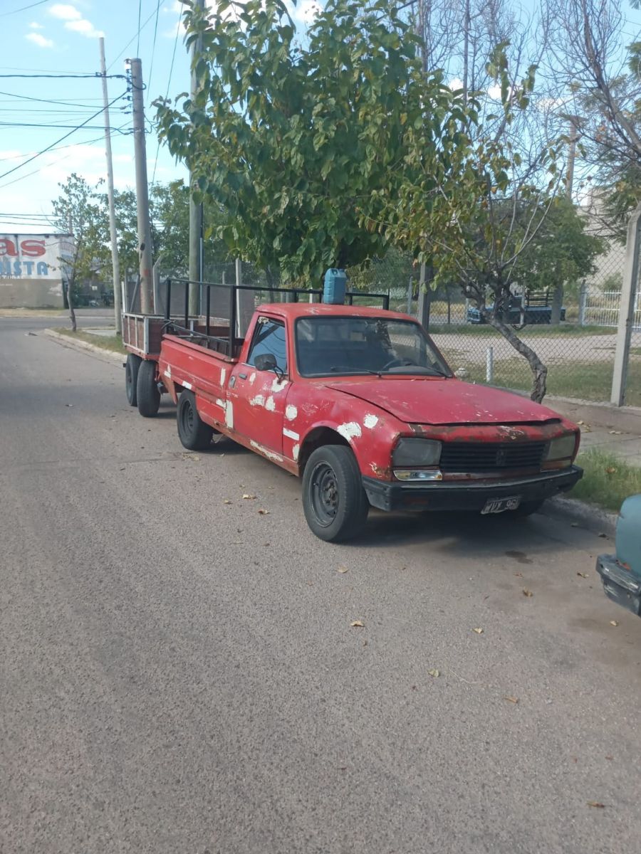 Vendo Peugeot Mod. 504 P-PUP